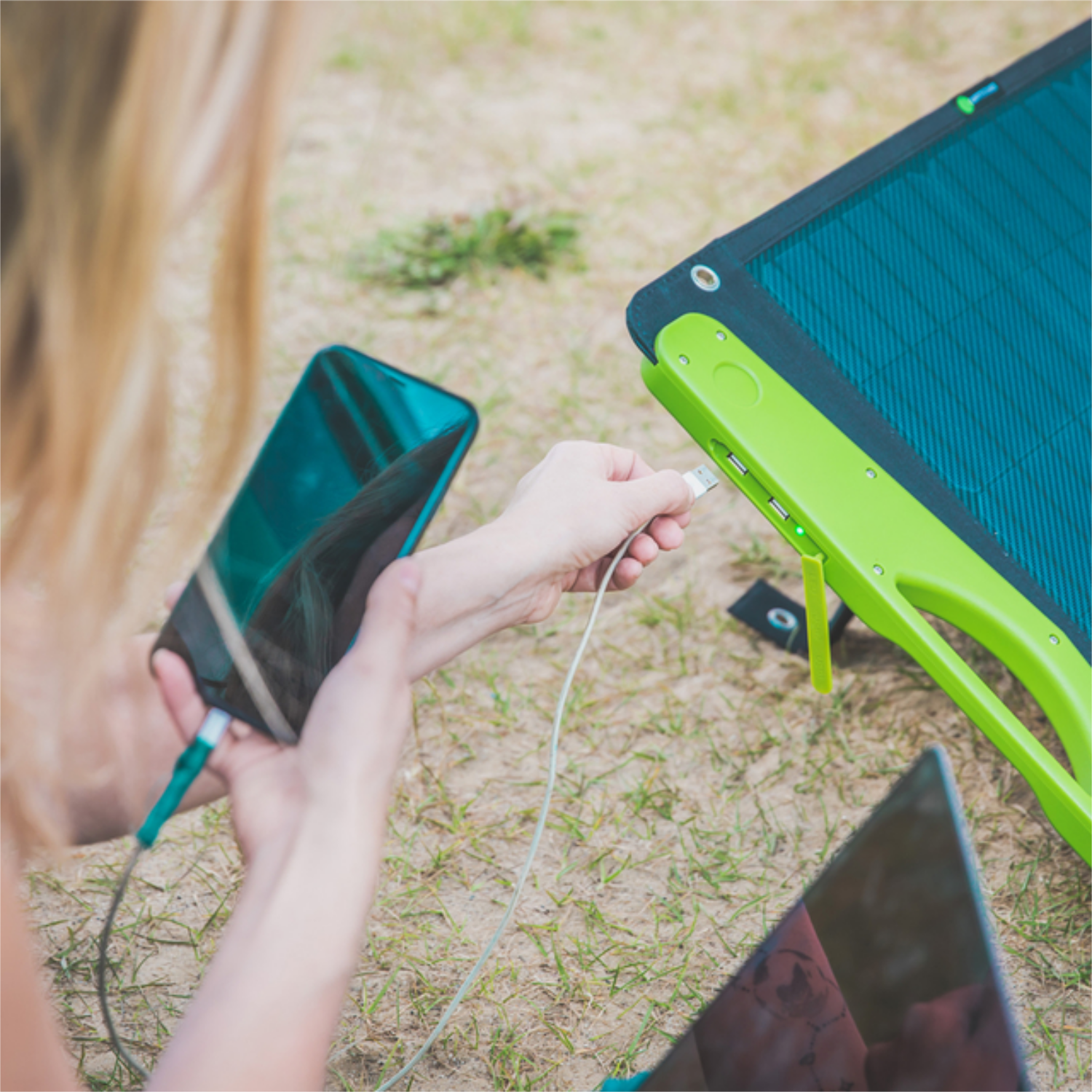 Wattstunde Solartasche, SolarBuddy, mit Integrierten USB-Steckdosen, 200W
